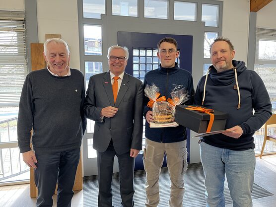 Bundessieger Fischer Innenausbau GmbH Brandmair Vitus mit Ausbilder